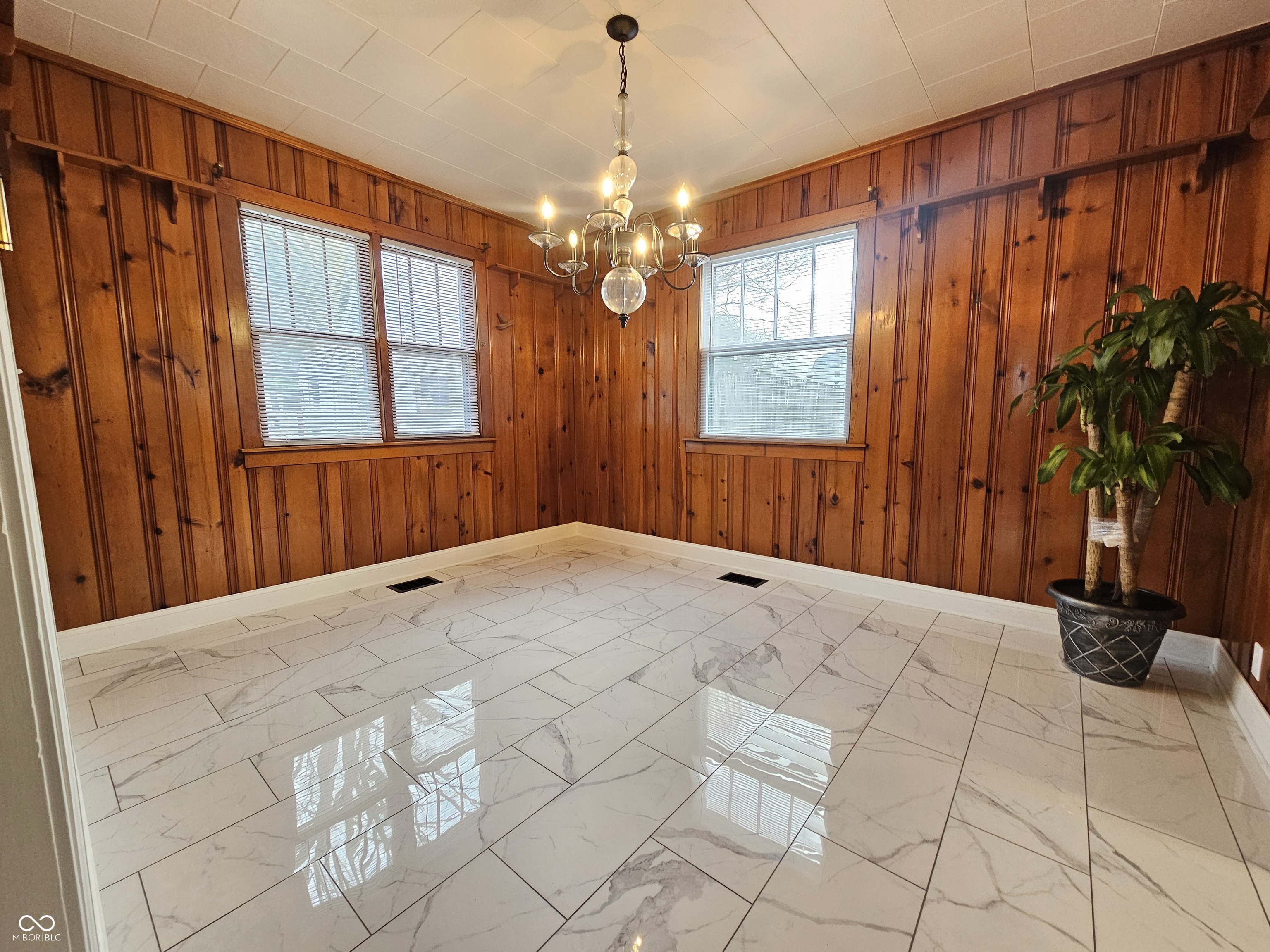 335 West 4th Street Anderson, IN 46016 - Photo 10 of 24