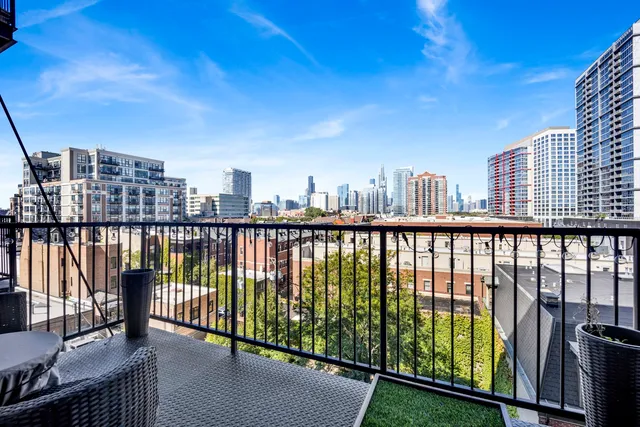 $385,000 | 320 East 21st Street, Unit 504, Chicago, IL 60616