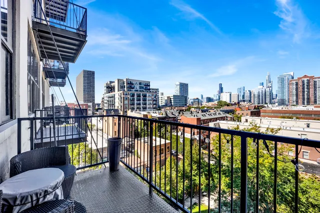 $385,000 | 320 East 21st Street, Unit 504, Chicago, IL 60616
