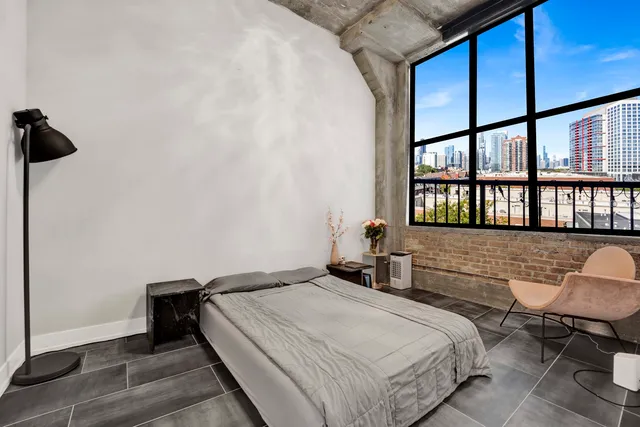 $385,000 | 320 East 21st Street, Unit 504, Chicago, IL 60616