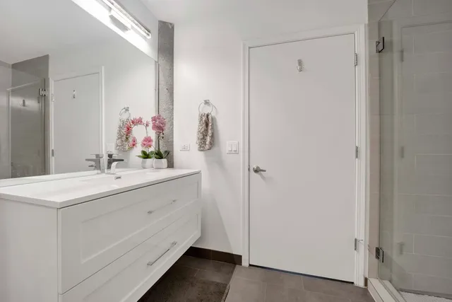 $385,000 | 320 East 21st Street, Unit 504, Chicago, IL 60616