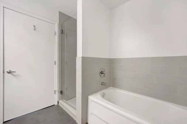 $385,000 | 320 East 21st Street, Unit 504, Chicago, IL 60616