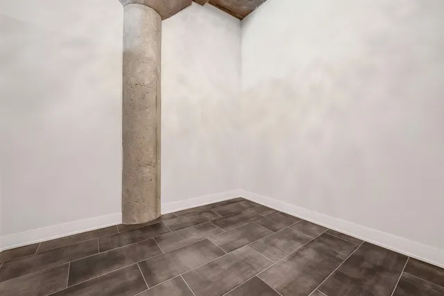 $385,000 | 320 East 21st Street, Unit 504, Chicago, IL 60616