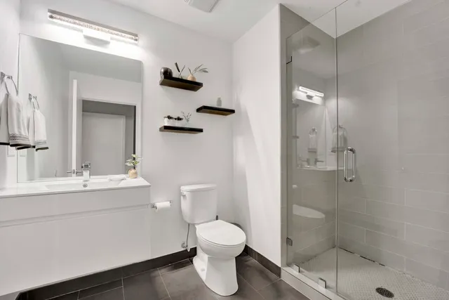 $385,000 | 320 East 21st Street, Unit 504, Chicago, IL 60616