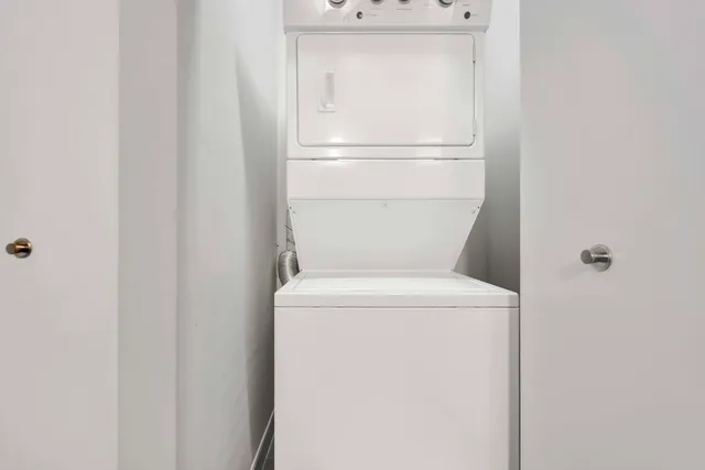 $385,000 | 320 East 21st Street, Unit 504, Chicago, IL 60616