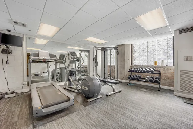 $385,000 | 320 East 21st Street, Unit 504, Chicago, IL 60616