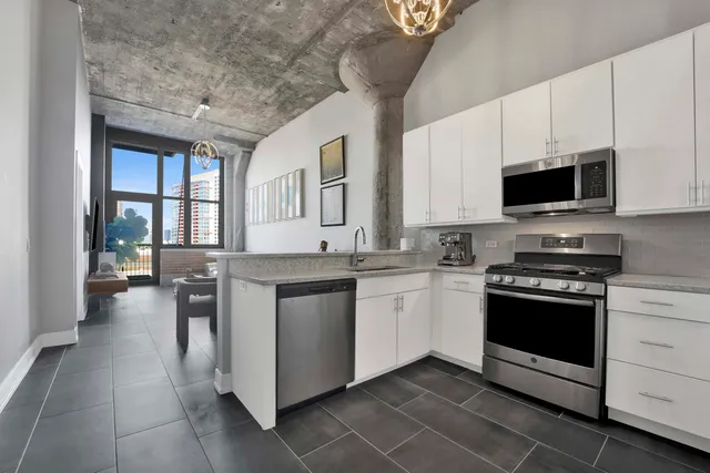 $385,000 | 320 East 21st Street, Unit 504, Chicago, IL 60616