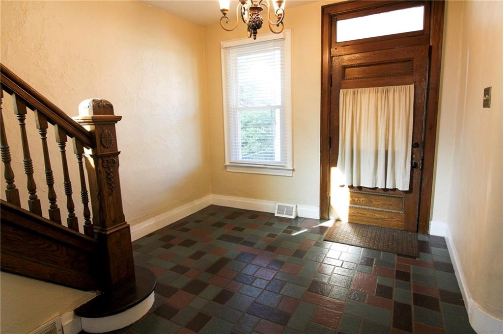 53 Oakwood Road Pittsburgh, PA 15205 - Photo 3 of 21 Spacious Entryway