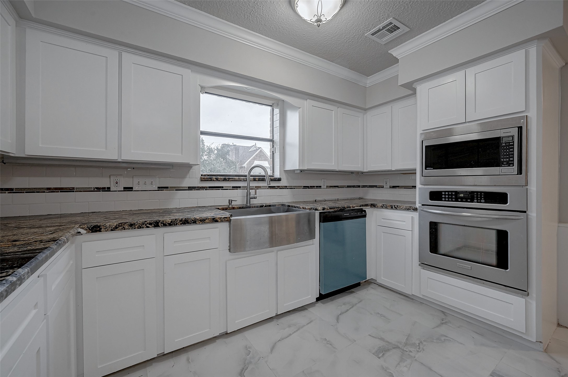 919 Mockingbird Way Sugar Land, TX 77478 - Photo 8 of 41 a kitchen with granite countertop white cabinets and appliances
