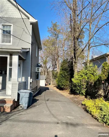 $2,100 | 26 South Maple Avenue, Unit 2, Park Ridge, NJ 07656