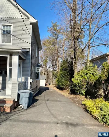 $2,100 | 26 South Maple Avenue, Unit 2, Park Ridge, NJ 07656
