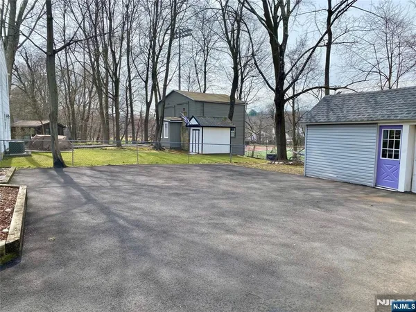 $2,100 | 26 South Maple Avenue, Unit 2, Park Ridge, NJ 07656