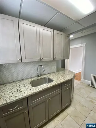$2,100 | 26 South Maple Avenue, Unit 2, Park Ridge, NJ 07656
