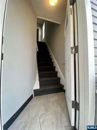 $2,100 | 26 South Maple Avenue, Unit 2, Park Ridge, NJ 07656