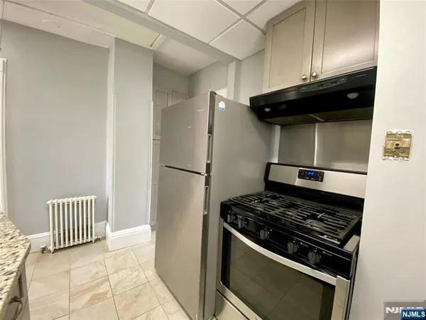 $2,100 | 26 South Maple Avenue, Unit 2, Park Ridge, NJ 07656