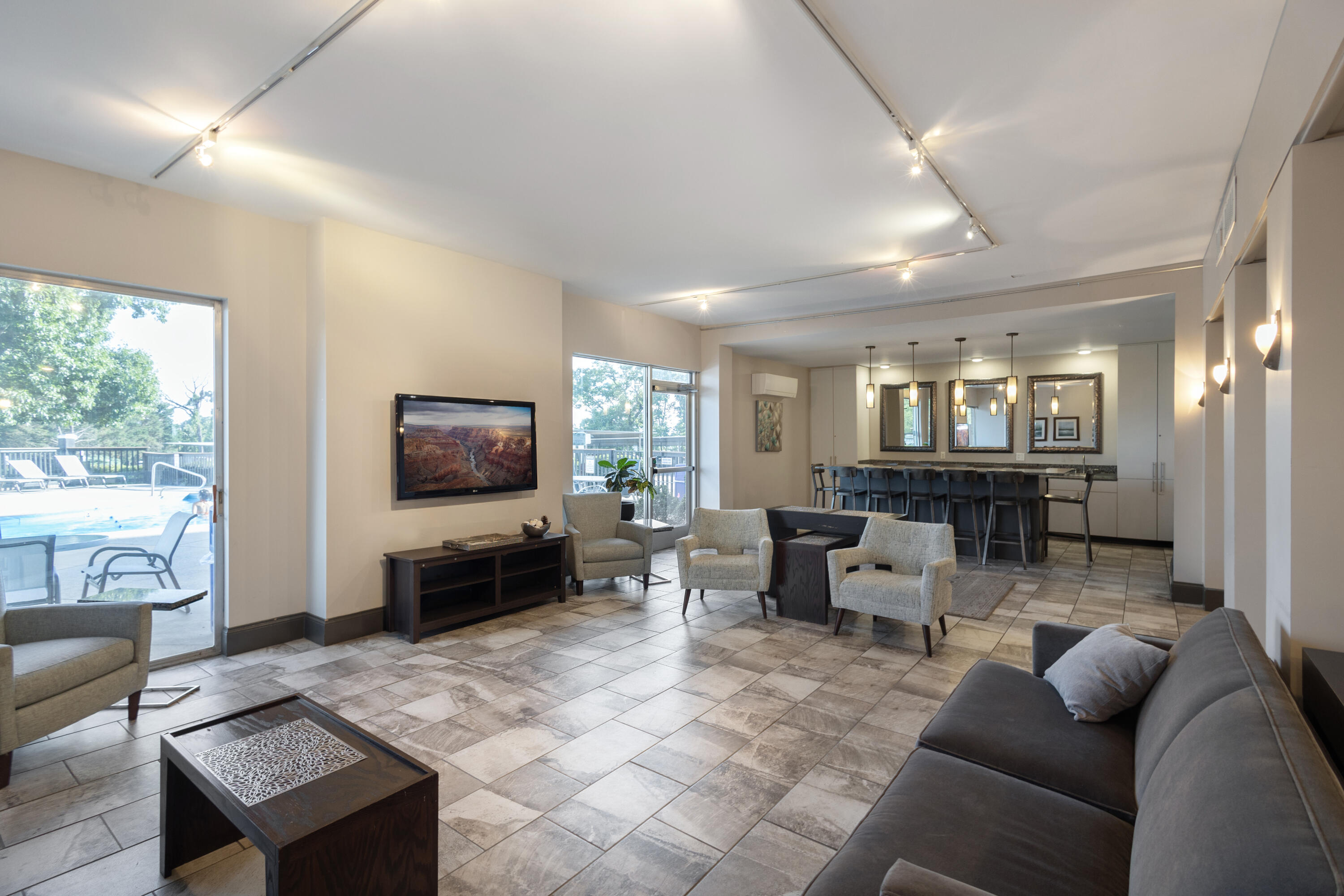 1131 Stringers Ridge Road, Unit 5D Chattanooga, TN 37405 - Photo 53 of 62 Club Room