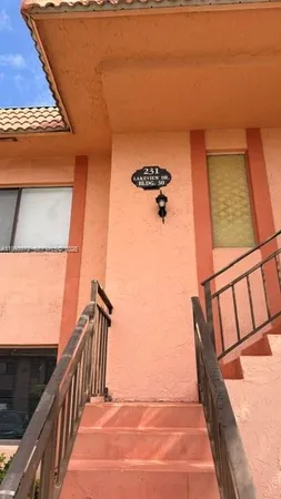 $2,500 | 231 Lakeview Drive, Unit 204, Weston, FL 33326