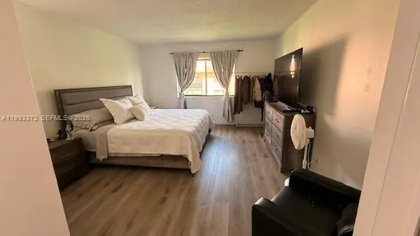 $2,500 | 231 Lakeview Drive, Unit 204, Weston, FL 33326