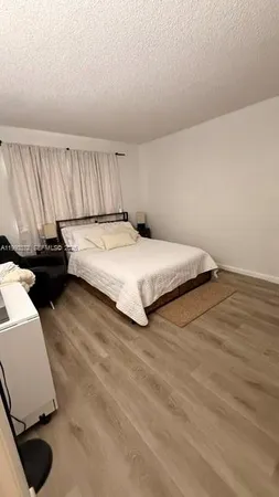 $2,500 | 231 Lakeview Drive, Unit 204, Weston, FL 33326