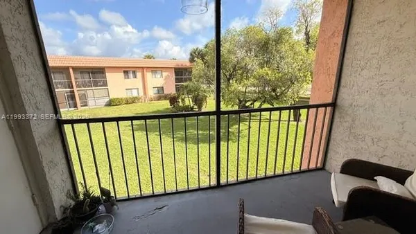 $2,500 | 231 Lakeview Drive, Unit 204, Weston, FL 33326