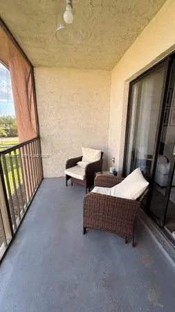 $2,500 | 231 Lakeview Drive, Unit 204, Weston, FL 33326