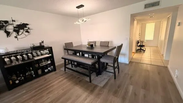 $2,500 | 231 Lakeview Drive, Unit 204, Weston, FL 33326