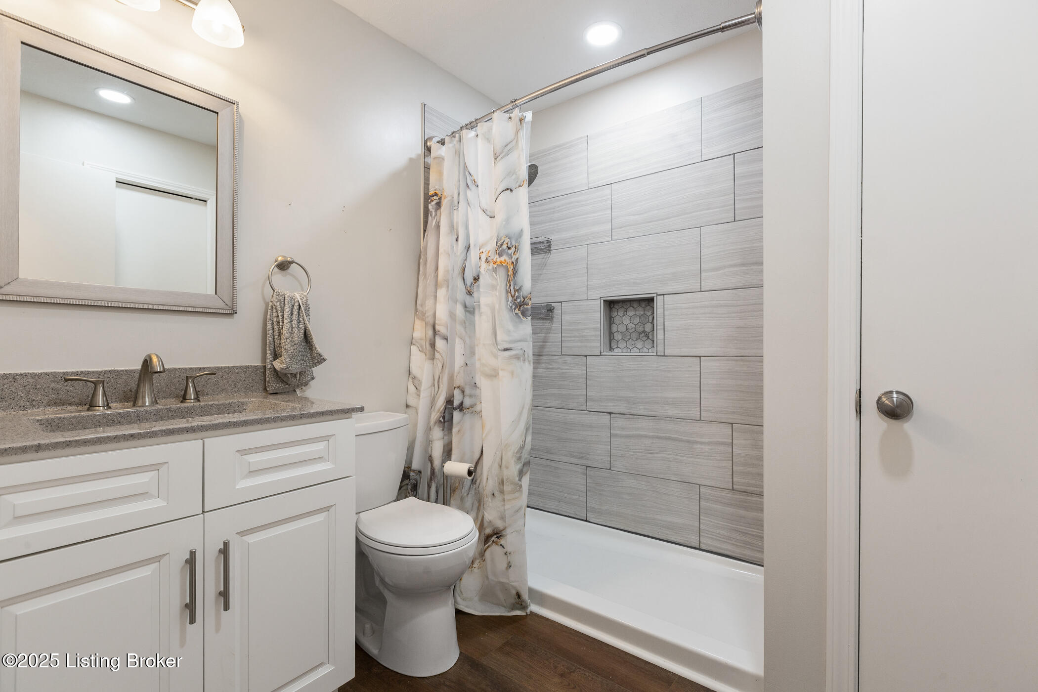7208 Ridge Creek Road Louisville, KY 40291 - Photo 10 of 20 Bathroom Also Opens to Primary Bedroom