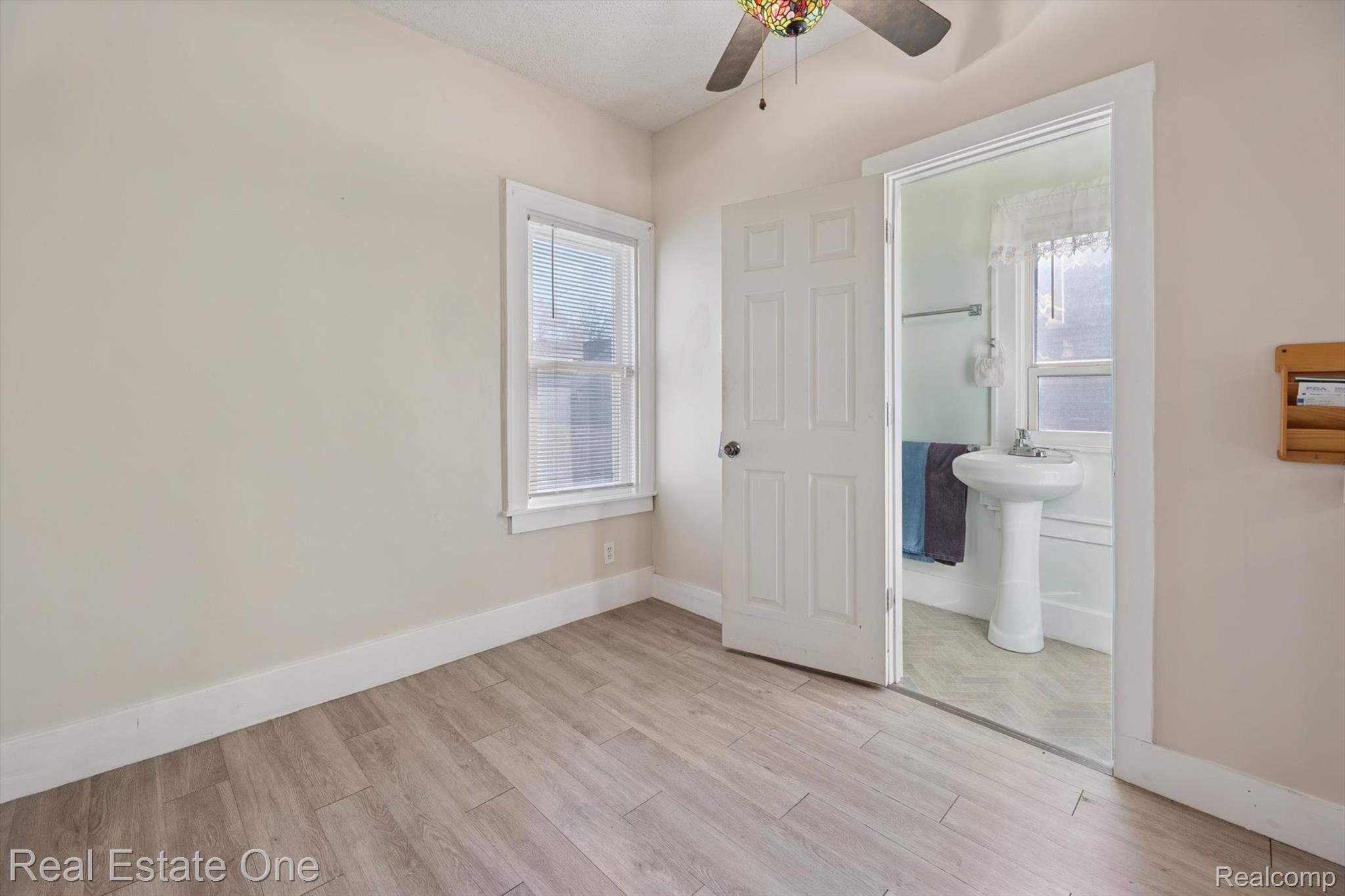 159 Dwight Street River Rouge, MI 48218 - Photo 22 of 48 22-159-Dwight-St-River-Rouge-MI-48218-WindowStill-16.jpg