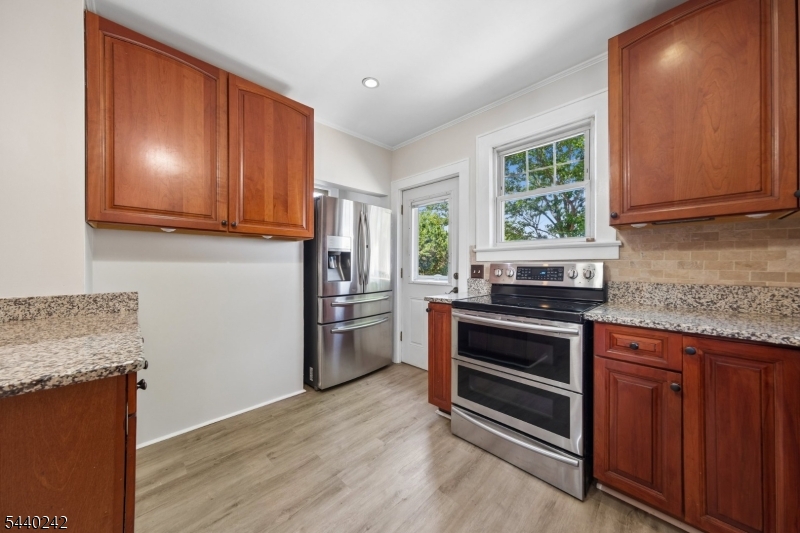 659 Raritan Road Cranford, NJ 07016 - Photo 9 of 36