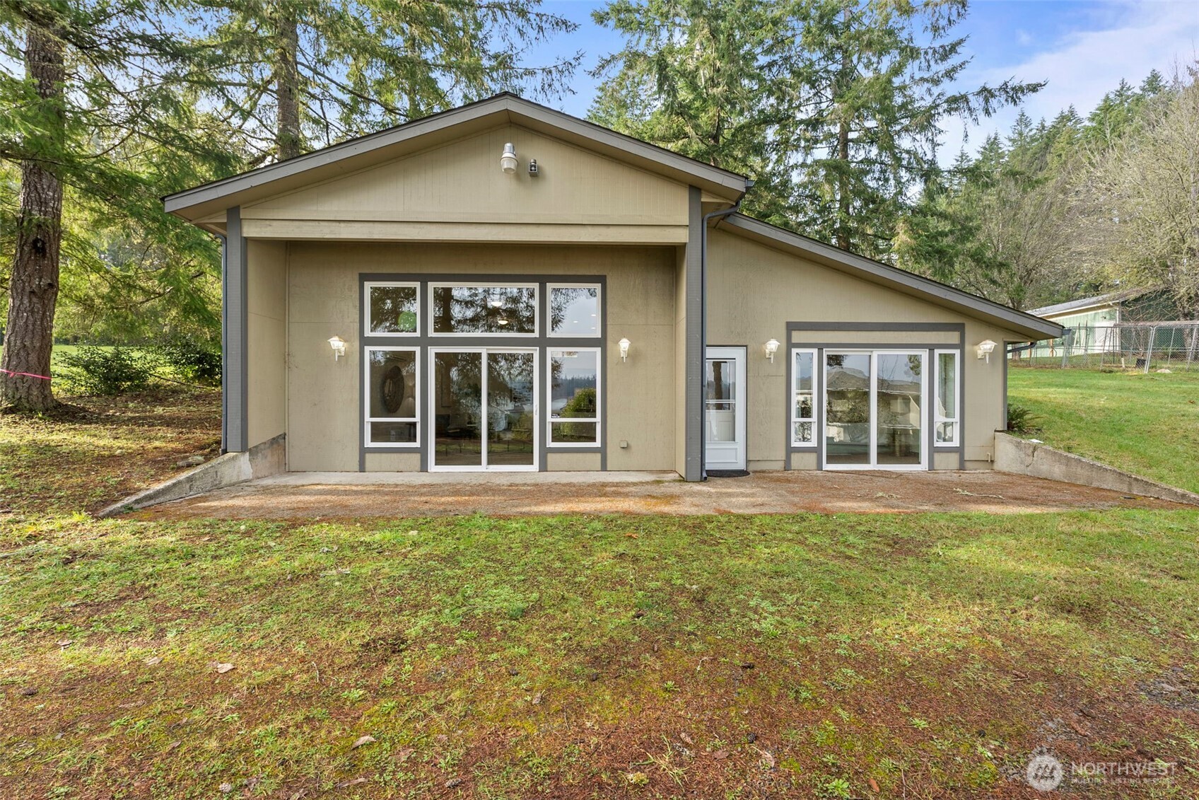 130 East Old Winery Road Shelton, WA 98584 - Photo 23 of 40 front view of a house with a yard