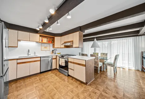 $555,000 | 930 Alpine Drive, Unit PP2, Fontana, WI 53125