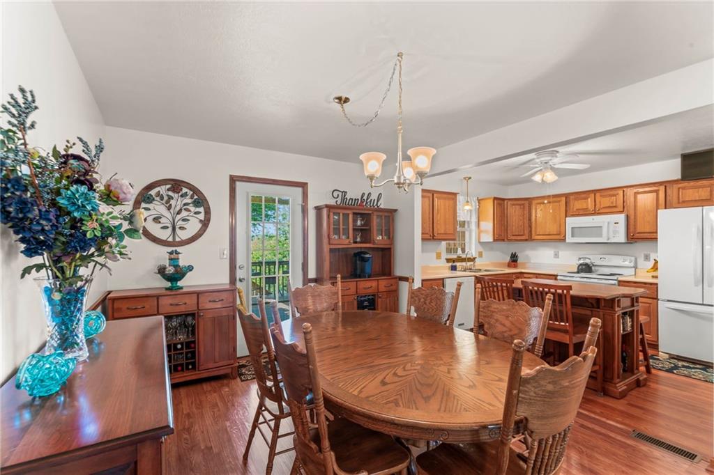 116 East Country Barn Road Houston, PA 15342 - Photo 6 of 24 Dining Room 116 E Country Barn Rd