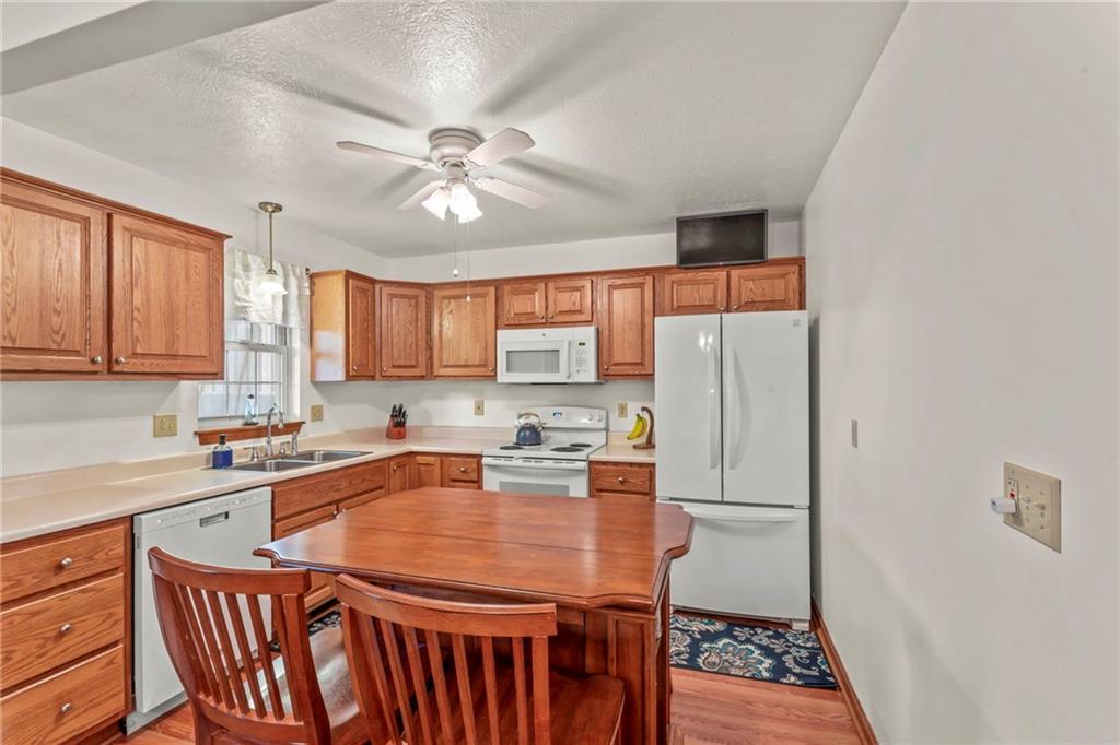 116 East Country Barn Road Houston, PA 15342 - Photo 7 of 24 Kitchen 116 E Country Barn Rd