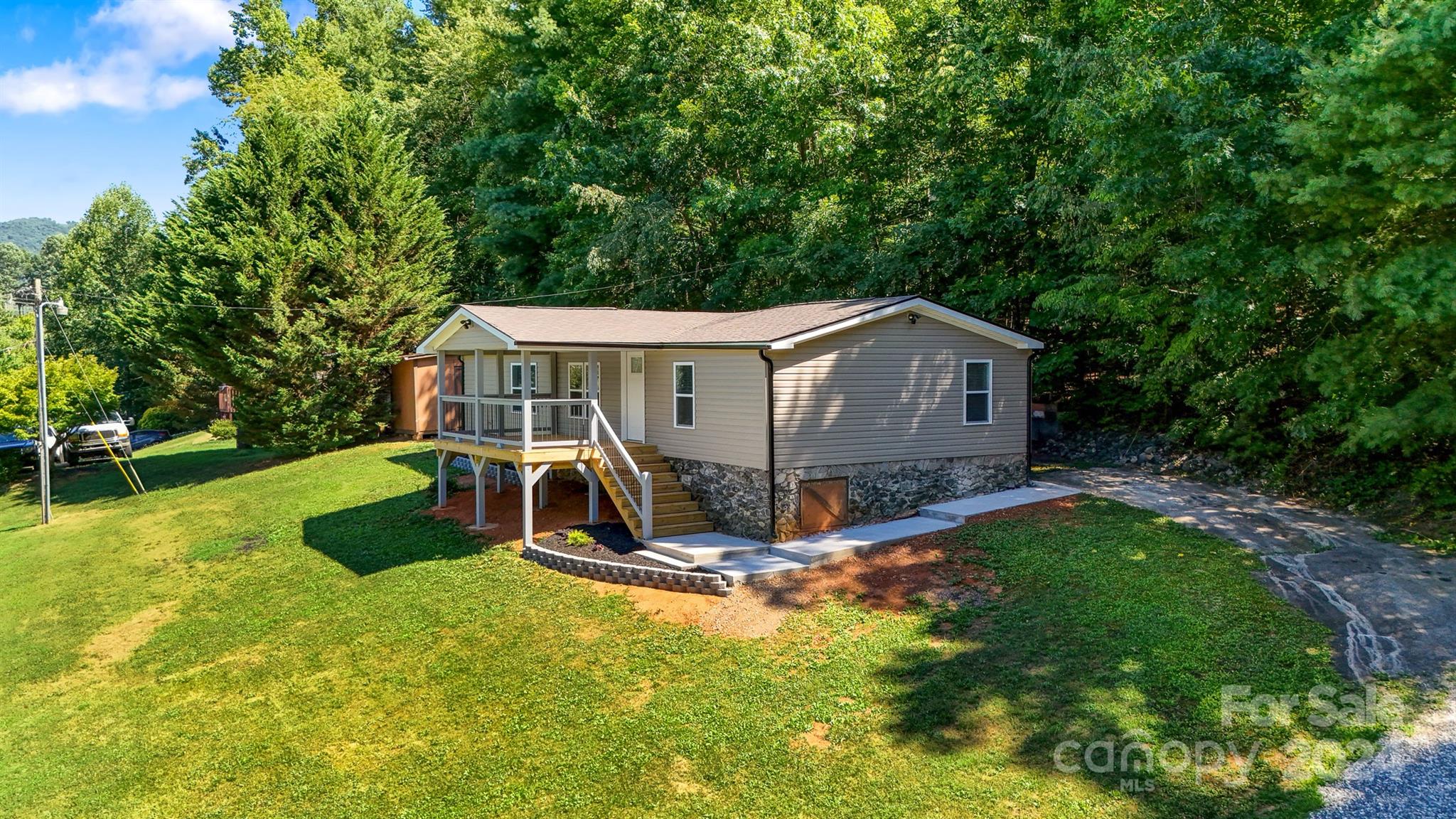 4870 Crystal Creek Road Morganton, NC 28655 - Photo 4 of 36