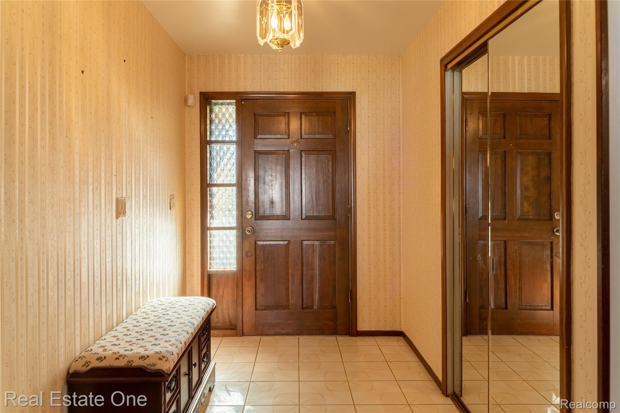 43056 Saxony Road Canton, MI 48187 - Photo 18 of 24 43056_Saxony_009.jpg