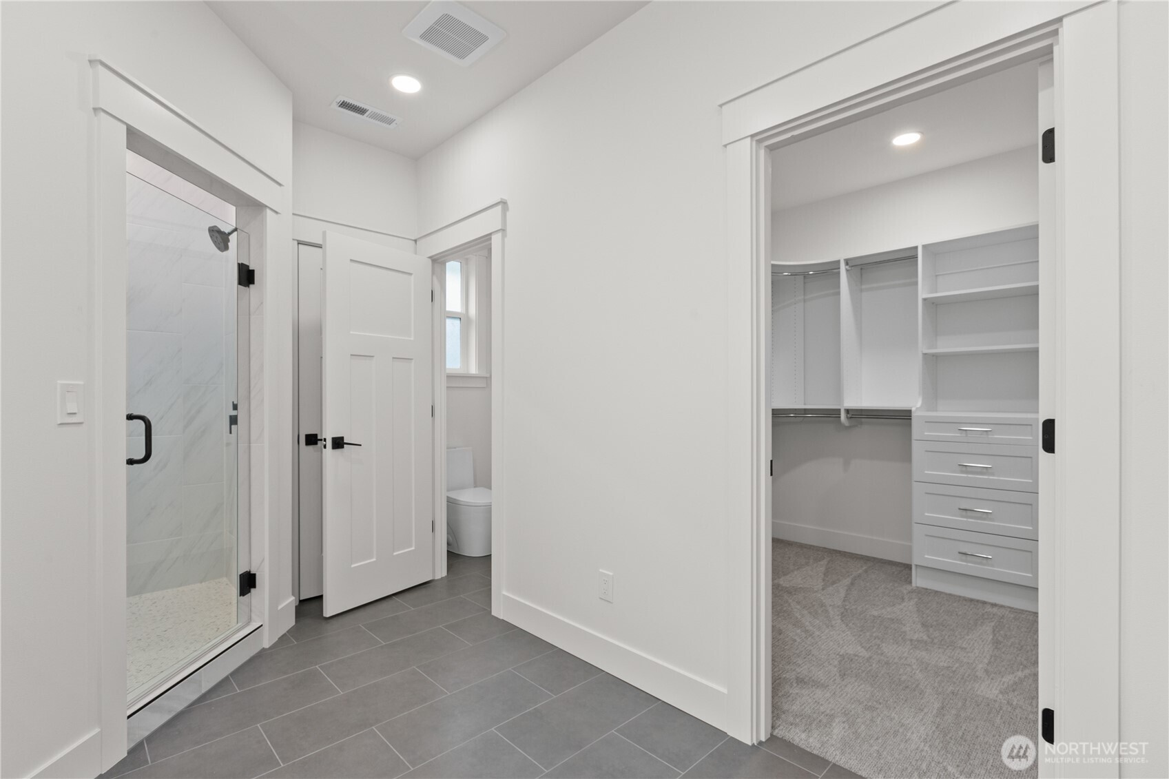 1095 Terrace Drive Lynden, WA 98264 - Photo 22 of 39 a view of walk in closet