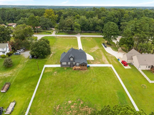 a view of yard with tree s