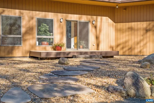 $950,000 | 298 Courthouse Mountain Lane, Madison, VA 22727