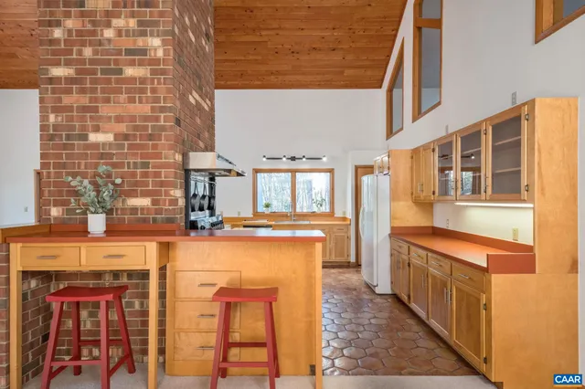 $950,000 | 298 Courthouse Mountain Lane, Madison, VA 22727