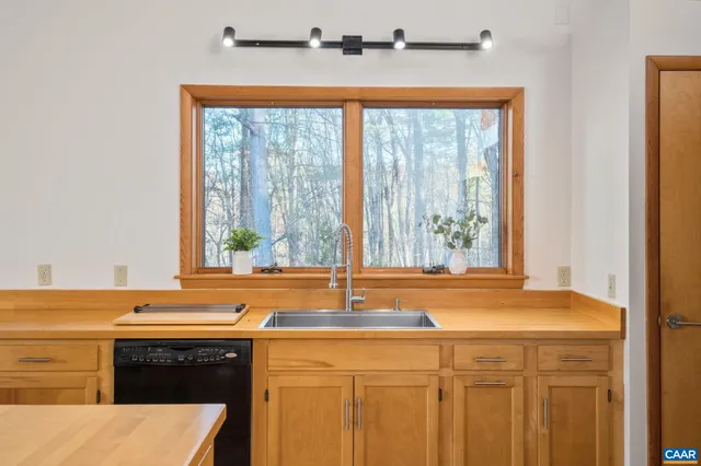 $950,000 | 298 Courthouse Mountain Lane, Madison, VA 22727