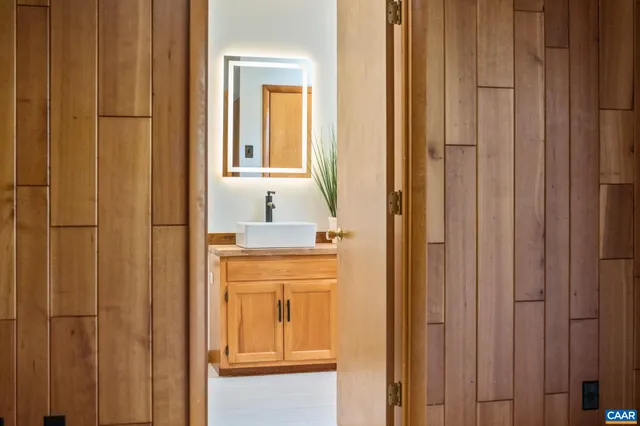 $950,000 | 298 Courthouse Mountain Lane, Madison, VA 22727