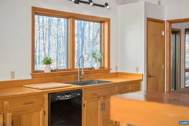 $950,000 | 298 Courthouse Mountain Lane, Madison, VA 22727