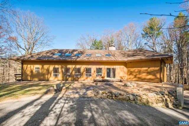 $885,000 | 298 Courthouse Mountain Lane, Madison, VA 22727