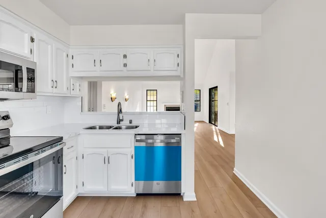 $339,900 | 961 East Foxhill Drive, Fresno, CA 93720