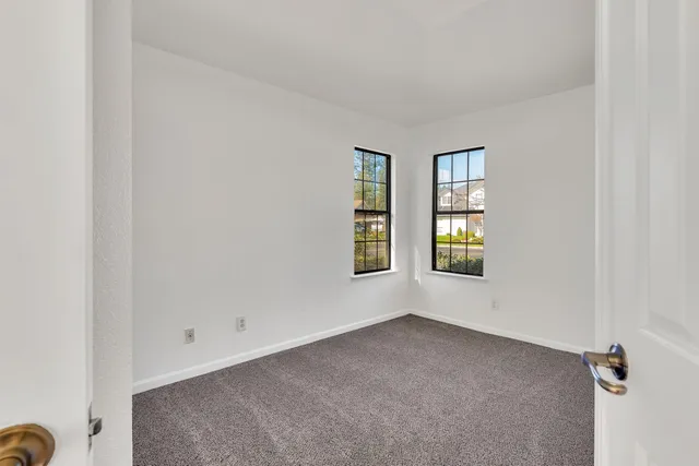 $339,900 | 961 East Foxhill Drive, Fresno, CA 93720