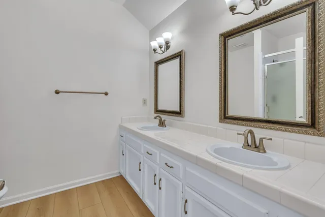 $339,900 | 961 East Foxhill Drive, Fresno, CA 93720