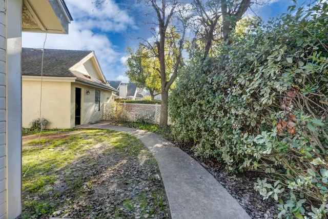 $339,900 | 961 East Foxhill Drive, Fresno, CA 93720