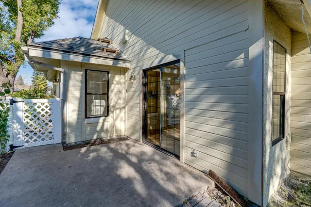 $339,900 | 961 East Foxhill Drive, Fresno, CA 93720