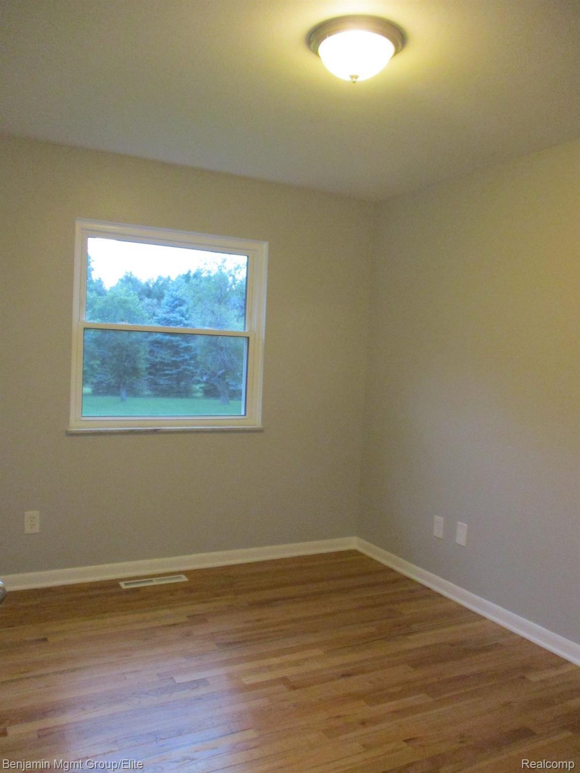 114 South Burkhart Road Howell, MI 48843 - Photo 13 of 21 IMG_6251.JPG