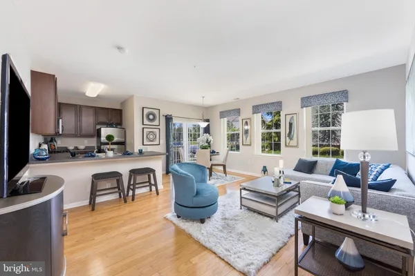 $2,005 | 198 Camelot Court, Cinnaminson, NJ 08077